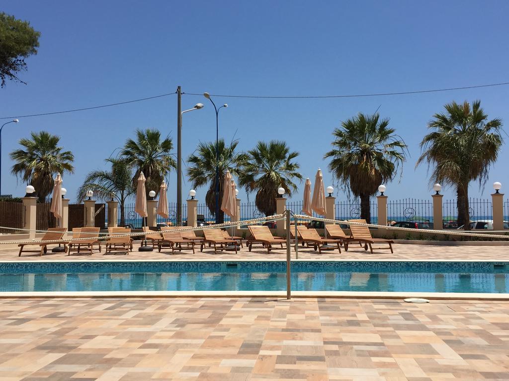 לינה וארוחת בוקר פורטו אמפדוקלה Costa Del Sol מראה חיצוני תמונה