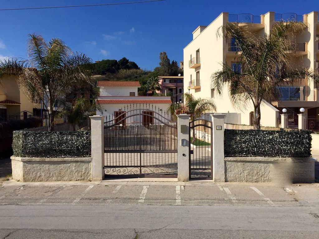 לינה וארוחת בוקר פורטו אמפדוקלה Costa Del Sol מראה חיצוני תמונה