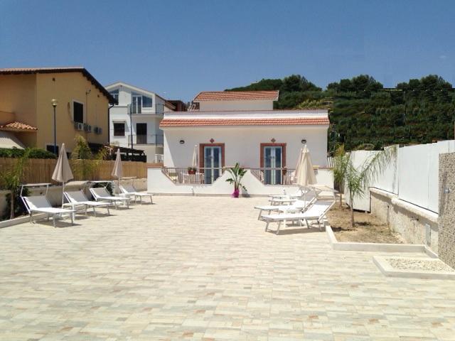 לינה וארוחת בוקר פורטו אמפדוקלה Costa Del Sol מראה חיצוני תמונה